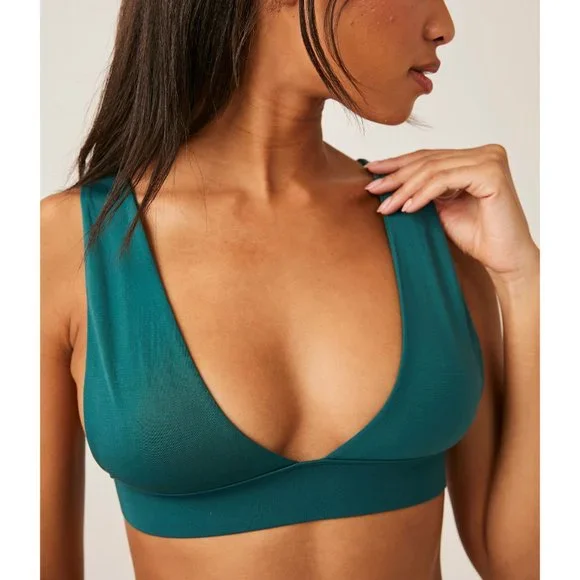 🎉LAST CHANCE🎉 FREE PEOPLE No Show Plunge Bralette / Evergreen - Picture 1 of 8